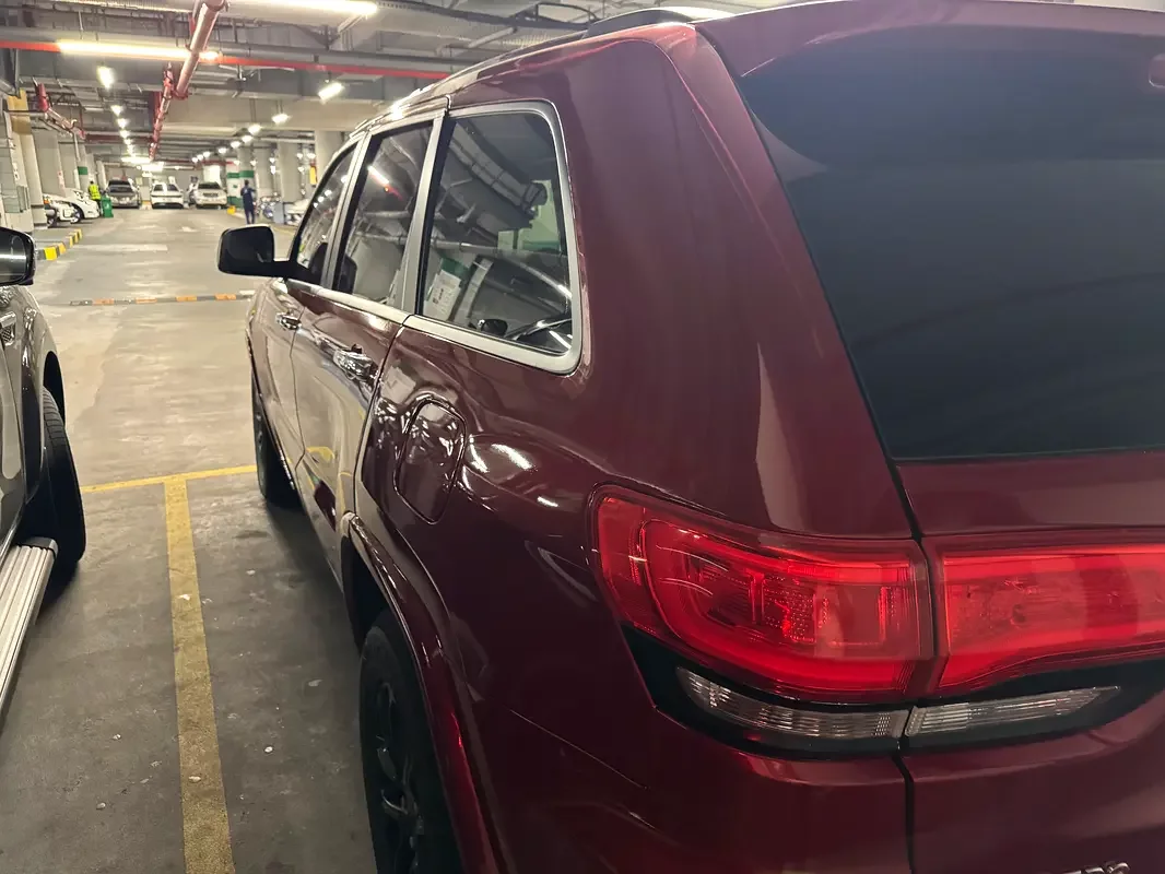 Jeep Grand Cherokee, 2015 — купить с доставкой из ОАЭ