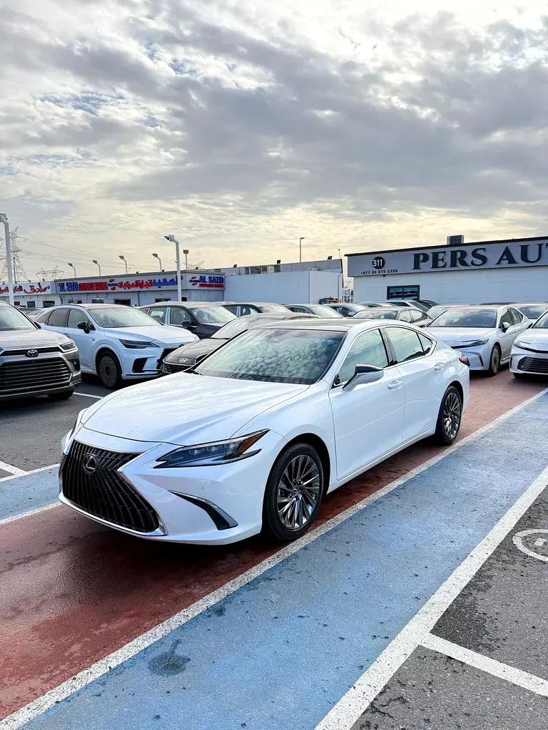 Lexus ES-Series, 2025 — купить с доставкой из ОАЭ
