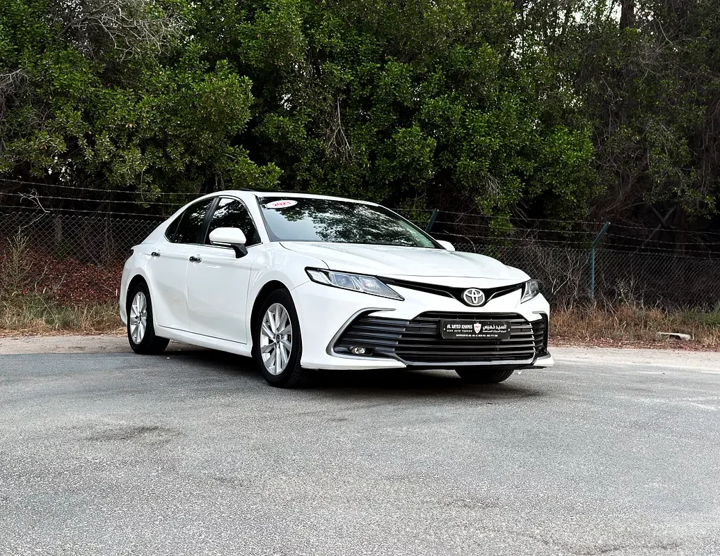 Toyota Camry, 2023 — купить с доставкой из ОАЭ