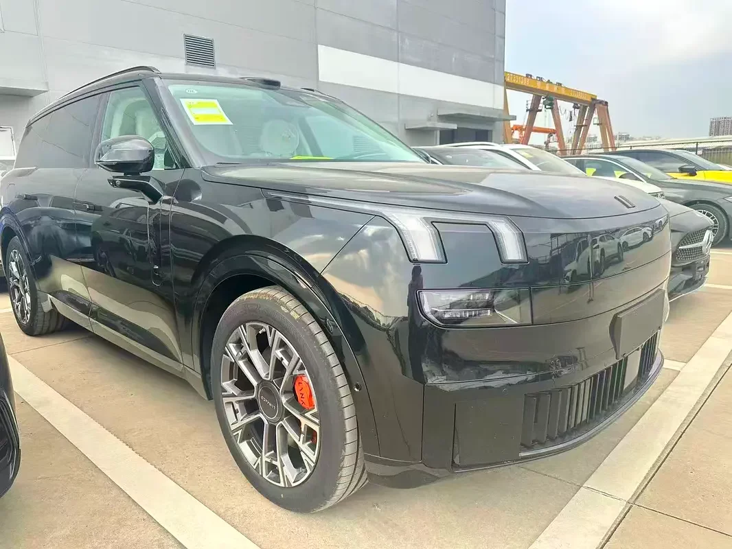 Lynk & Co 900
