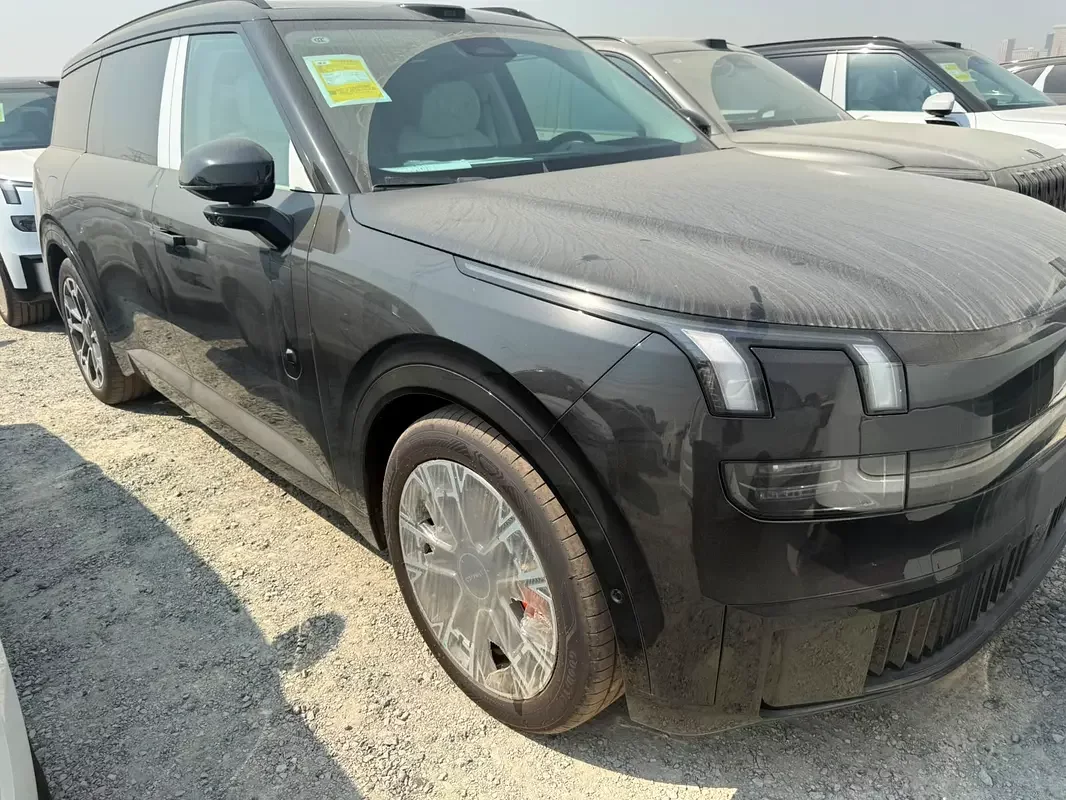 Lynk & Co 900
