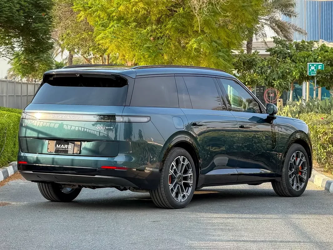 Lynk & Co 900