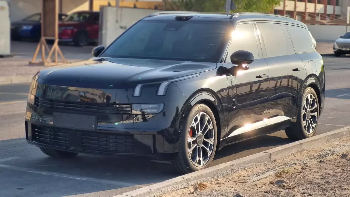 Lynk & Co 900