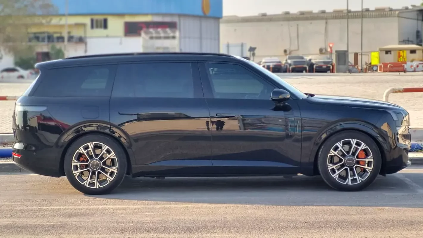Lynk & Co 900