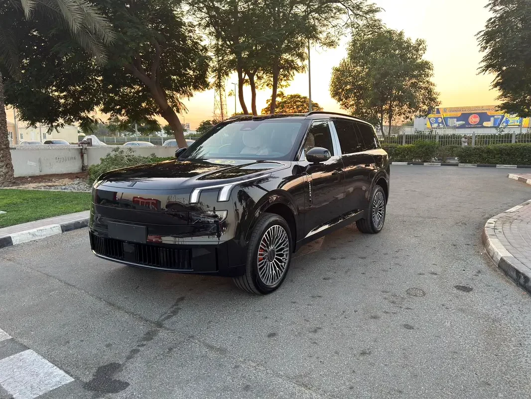 Lynk & Co 900