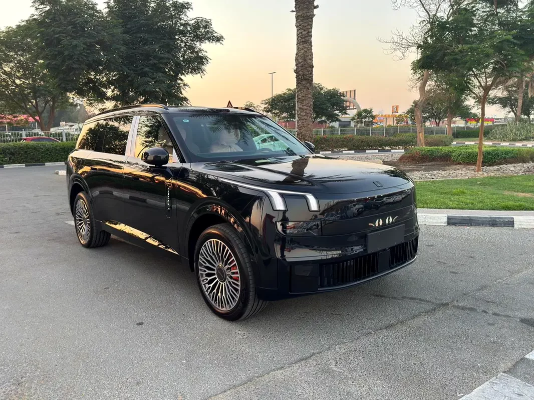 Lynk & Co 900