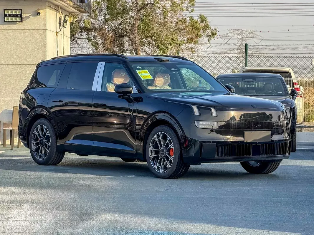 Lynk & Co 900