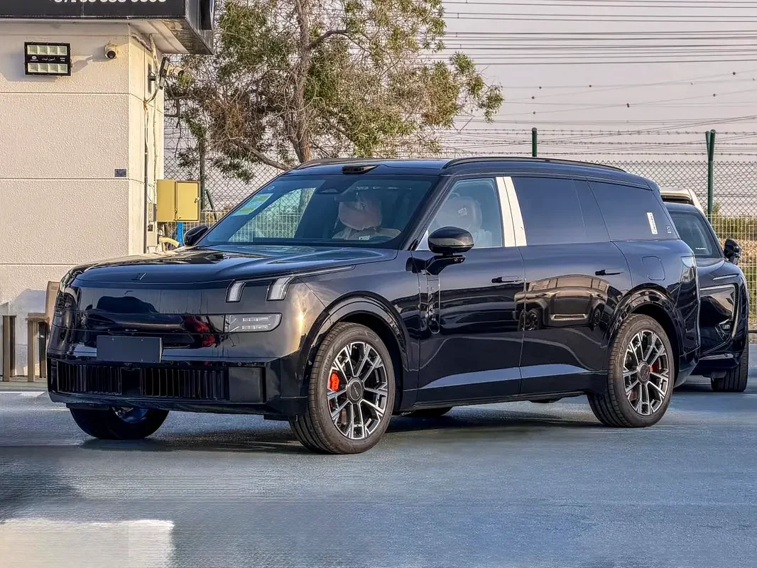 Lynk & Co 900