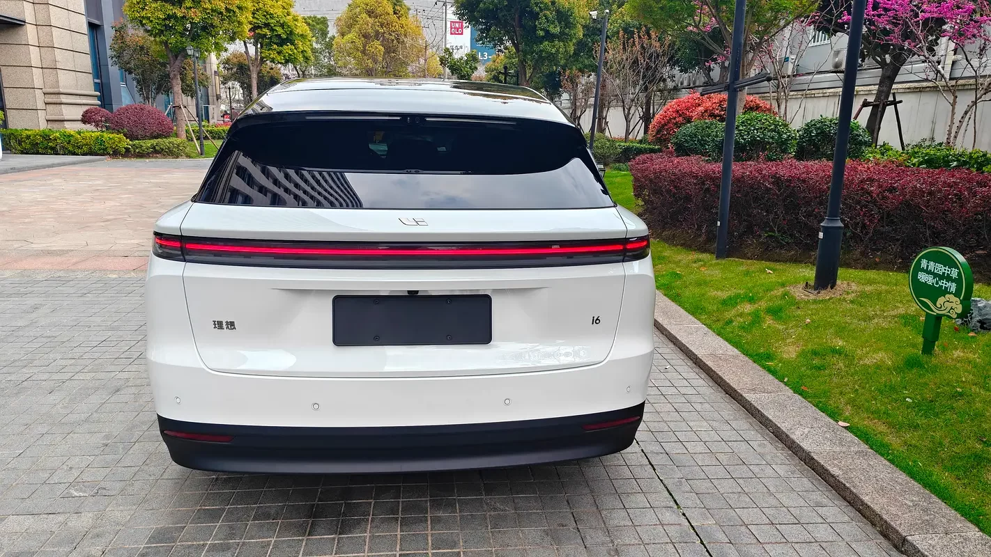 Li Auto L6