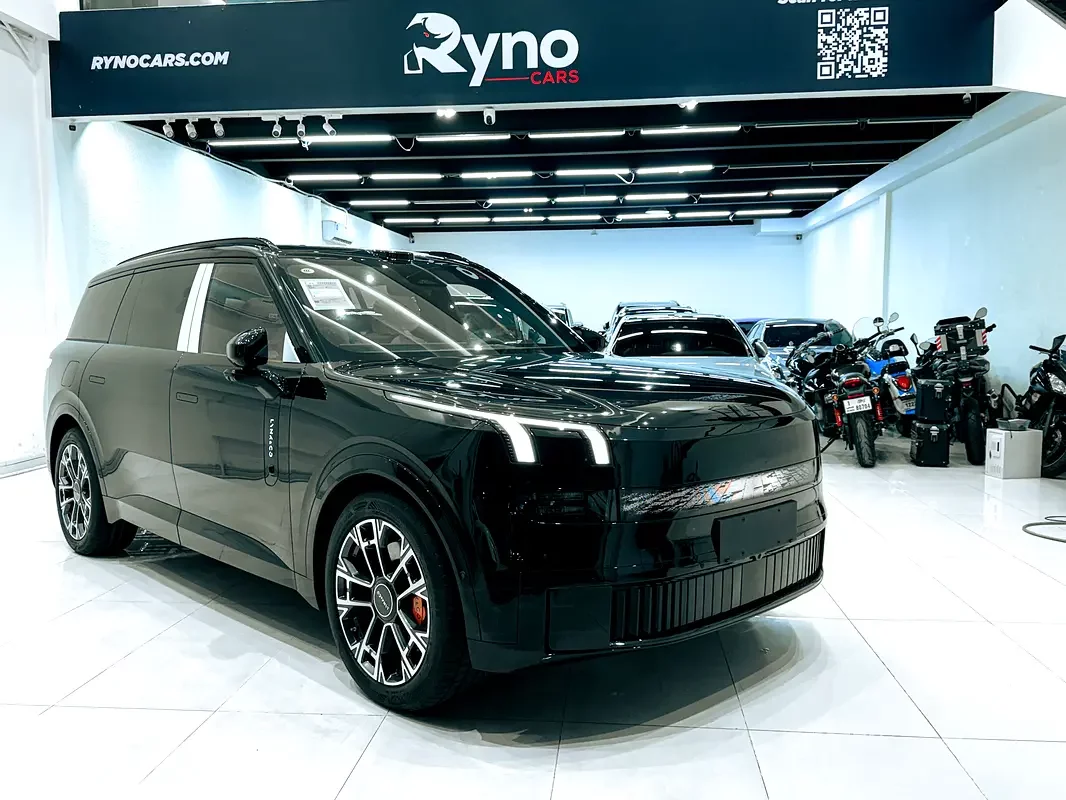 Lynk & Co 900