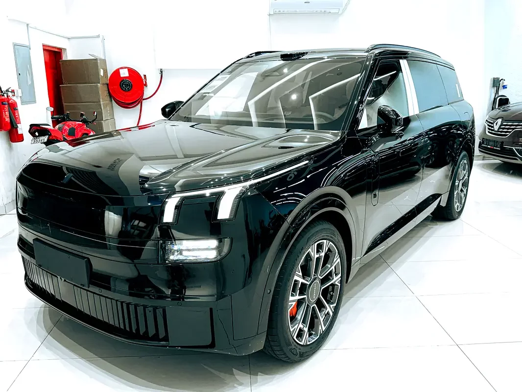 Lynk & Co 900