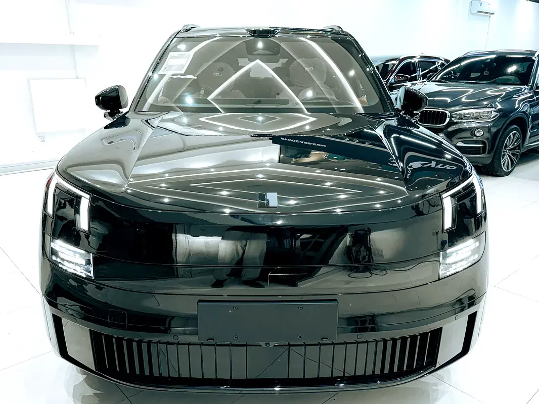 Lynk & Co 900