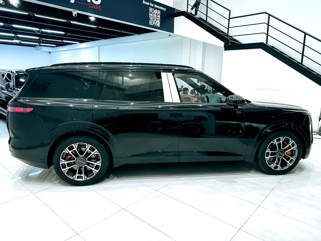 Lynk & Co 900
