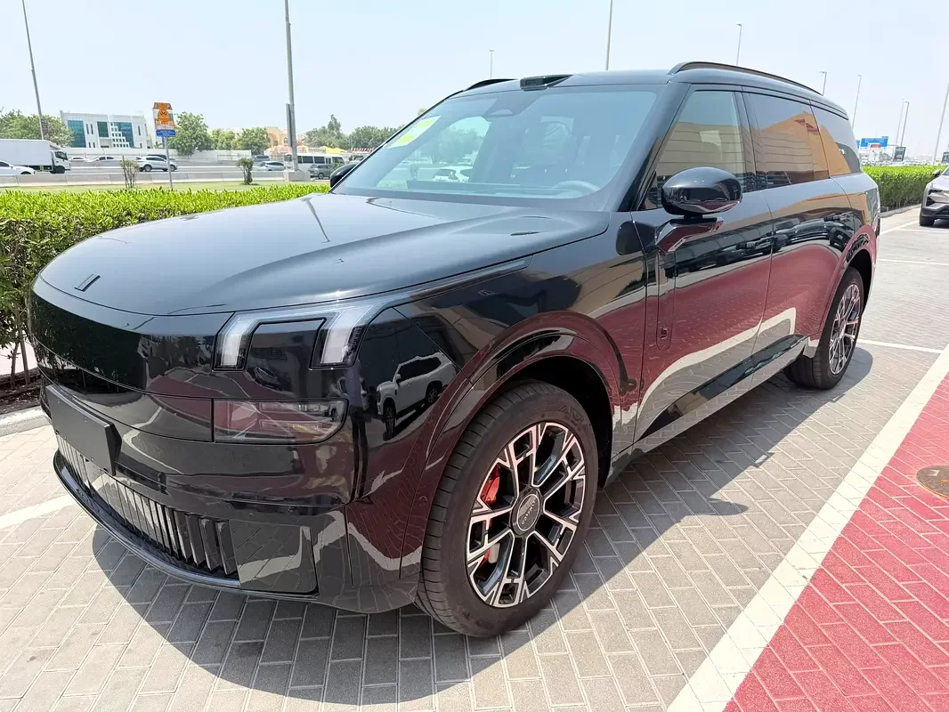 Lynk & Co 900