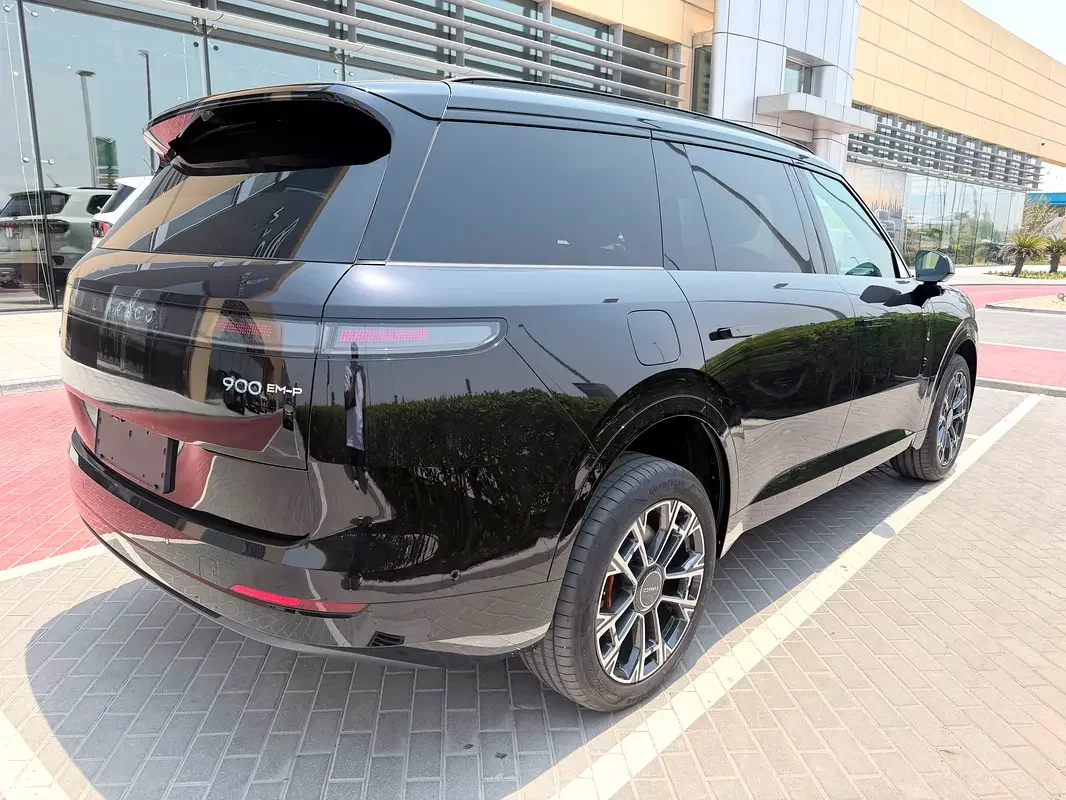 Lynk & Co 900