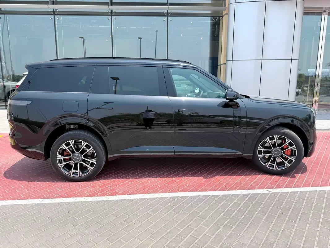 Lynk & Co 900