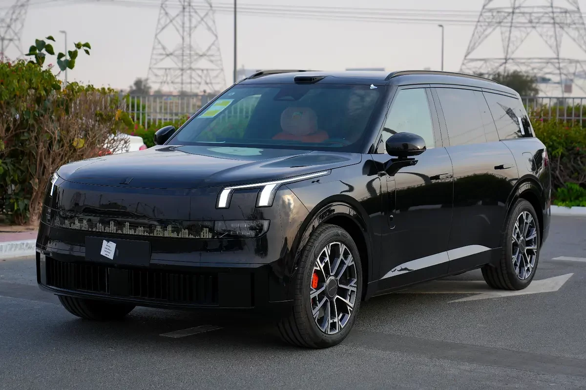 Lynk & Co 900