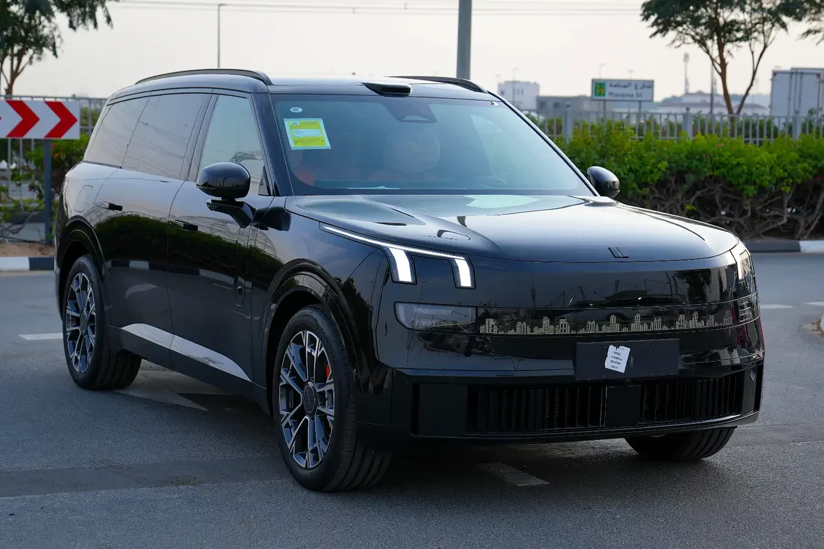 Lynk & Co 900