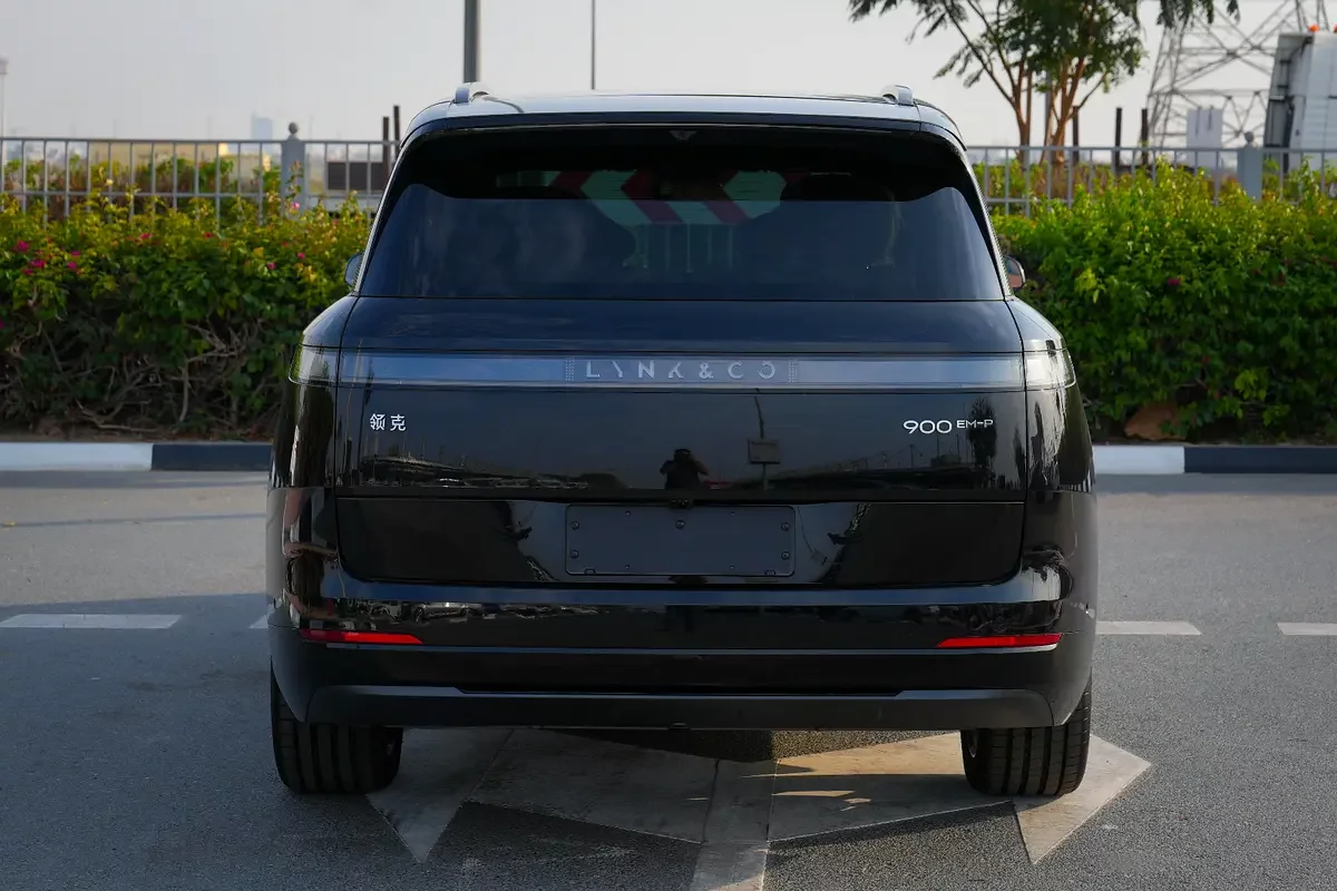 Lynk & Co 900