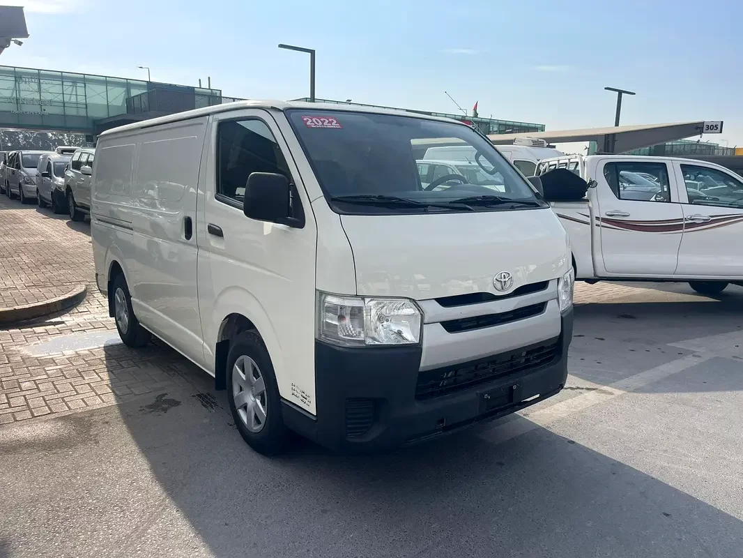 Toyota Hiace, 2022 — купить с доставкой из ОАЭ