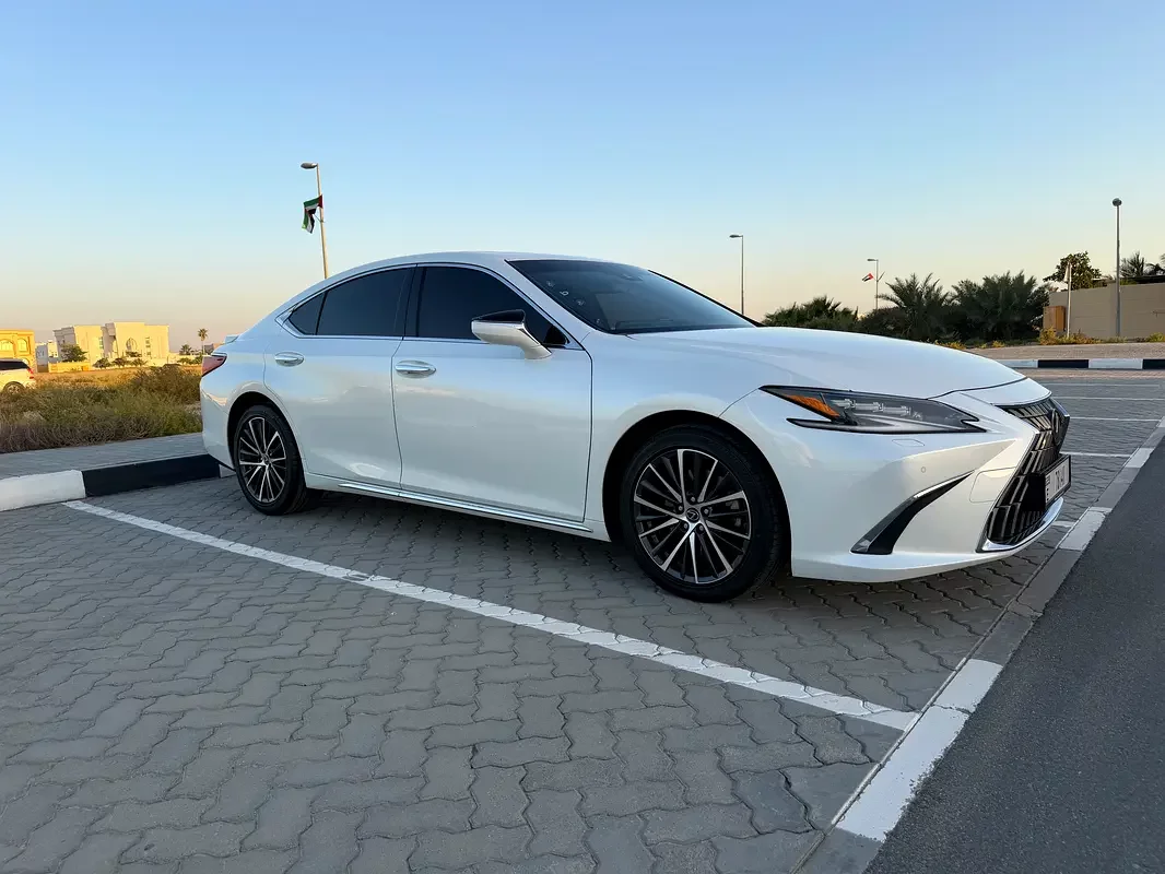 Lexus ES-Series, 2023 — купить с доставкой из ОАЭ