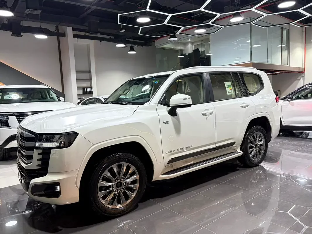 Toyota Land Cruiser, 2026 — купить с доставкой из ОАЭ