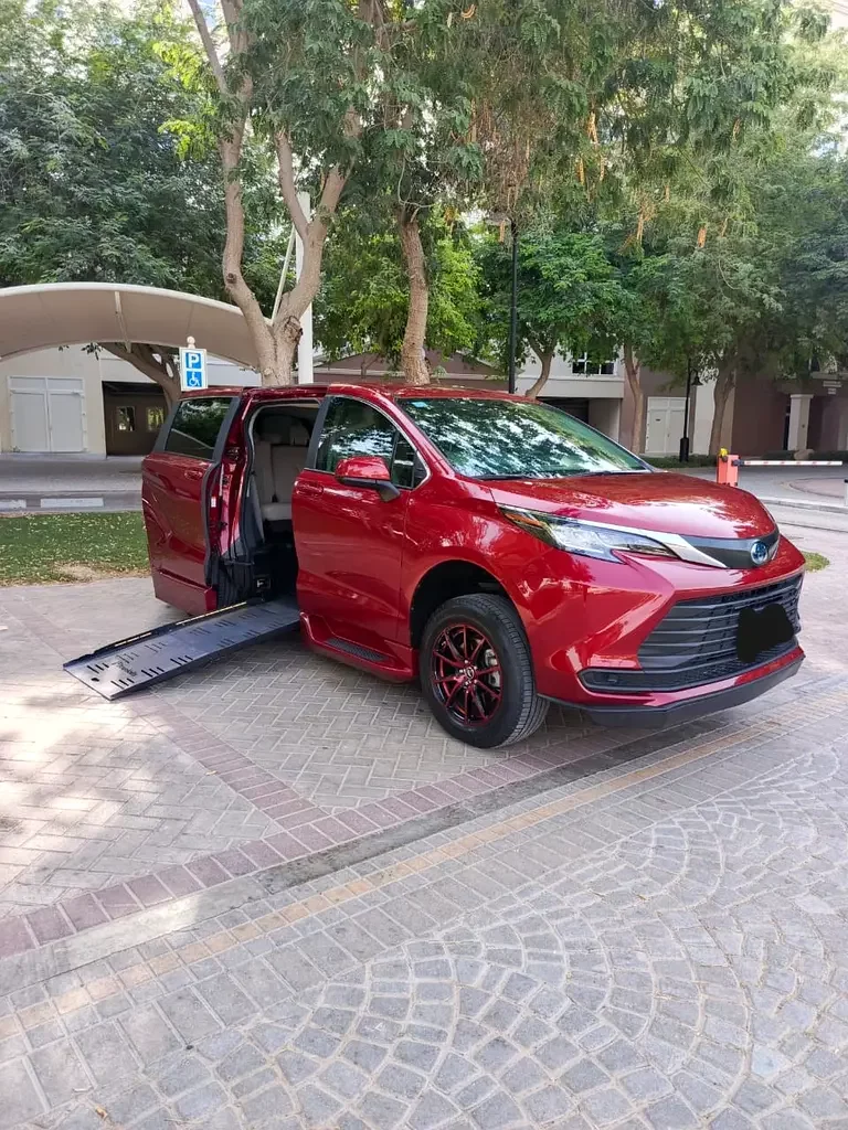 Toyota Sienna, 2022 — купить с доставкой из ОАЭ