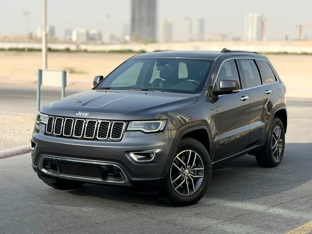 Jeep Grand Cherokee, 2017 — купить с доставкой из ОАЭ